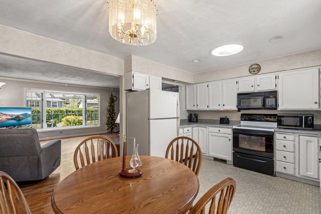 110 N 2nd Street, Talent, OR 97540