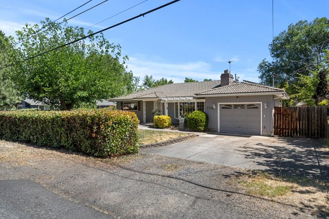 110 N 2nd Street, Talent, OR 97540