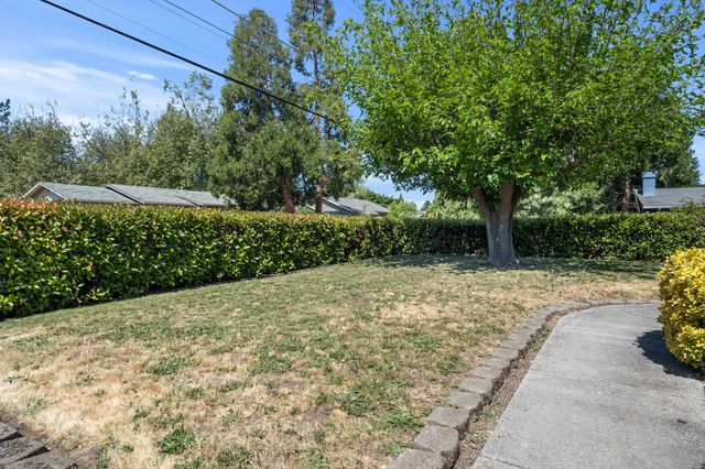 110 N 2nd Street, Talent, OR 97540