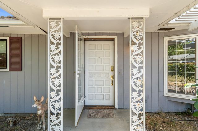 110 N 2nd Street, Talent, OR 97540