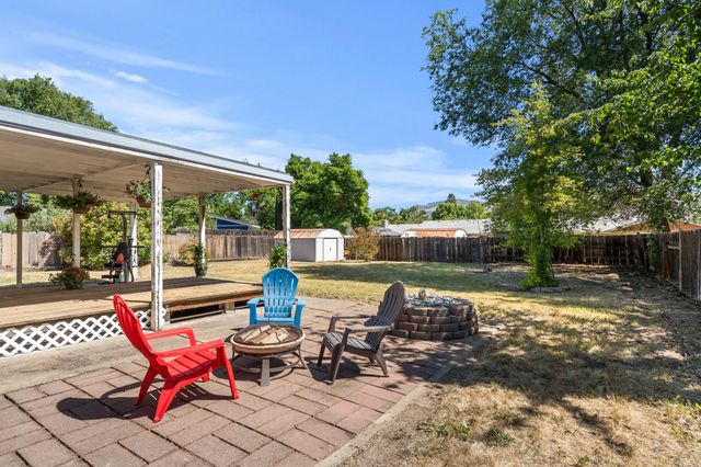 110 N 2nd Street, Talent, OR 97540