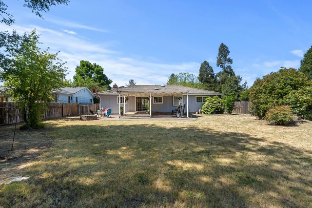 110 N 2nd Street, Talent, OR 97540