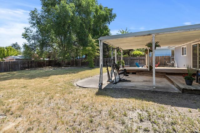 110 N 2nd Street, Talent, OR 97540