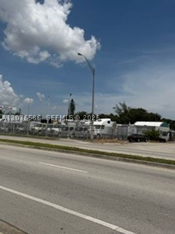 8975 NW 27th Ave, Miami, FL 33147