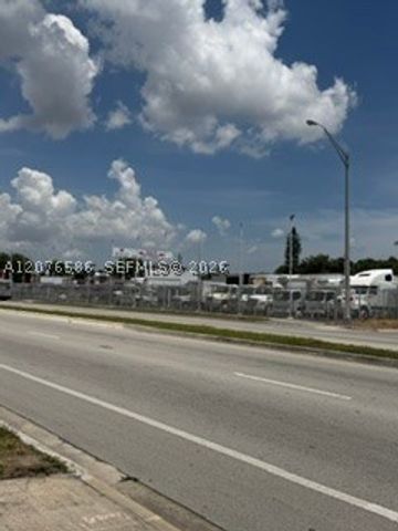 8975 NW 27th Ave, Miami, FL 33147