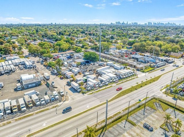 8975 NW 27th Ave, Miami, FL 33147