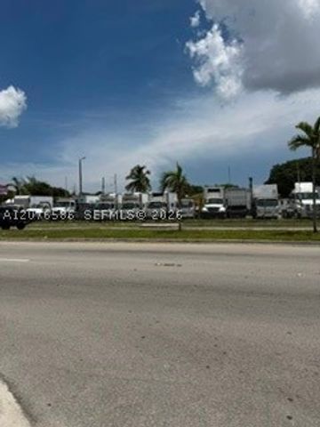 8975 NW 27th Ave, Miami, FL 33147