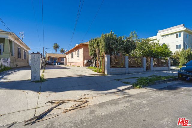 1139 S Kingsley Drive, Los Angeles, CA 90006