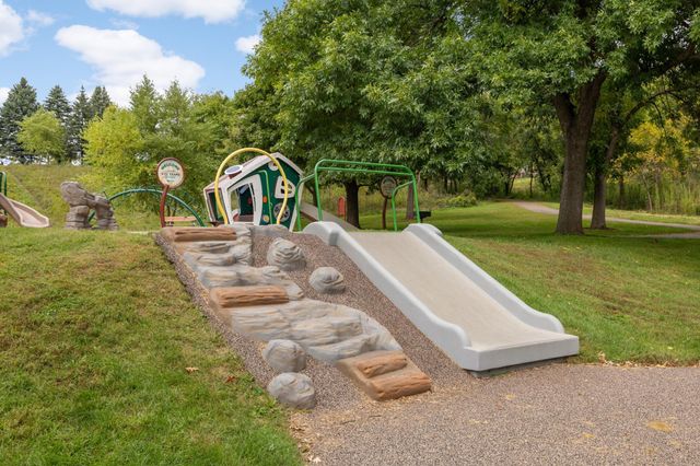 6604 Pine Crest Trail S, Cottage Grove, MN 55016