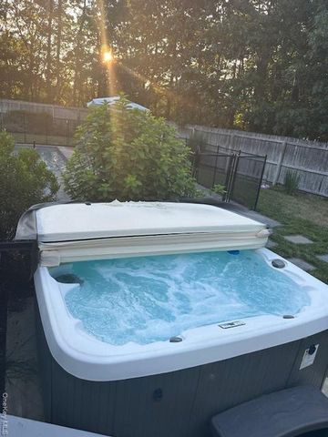 20 Jennifers Path, Westhampton Beach, NY 11978