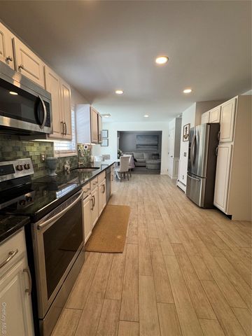 20 Jennifers Path, Westhampton Beach, NY 11978