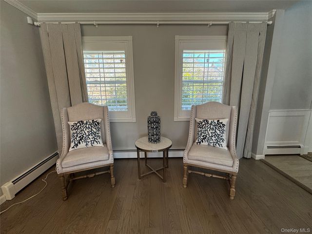 20 Jennifers Path, Westhampton Beach, NY 11978