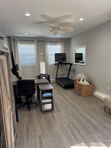 20 Jennifers Path, Westhampton Beach, NY 11978