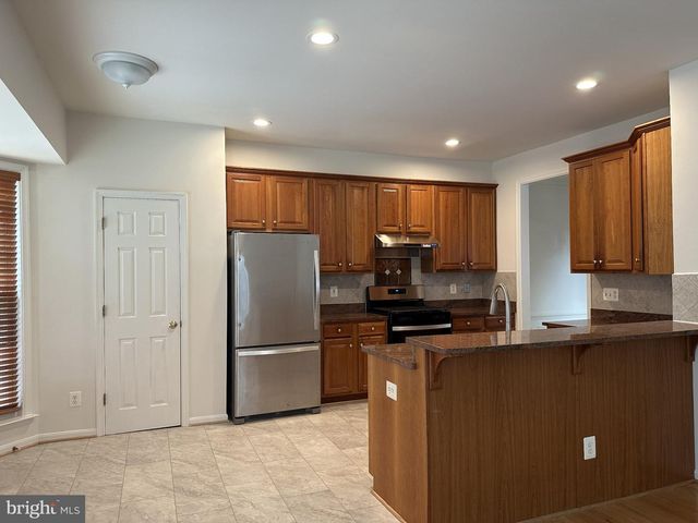 13031 ROSE PETAL CIR, Herndon, VA 20171