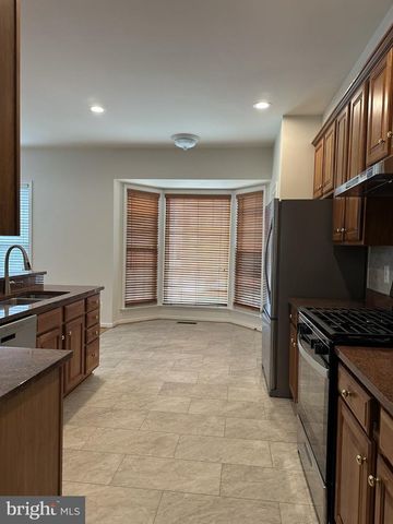 13031 ROSE PETAL CIR, Herndon, VA 20171
