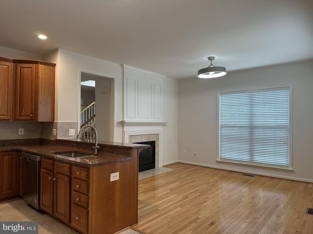 13031 ROSE PETAL CIR, Herndon, VA 20171