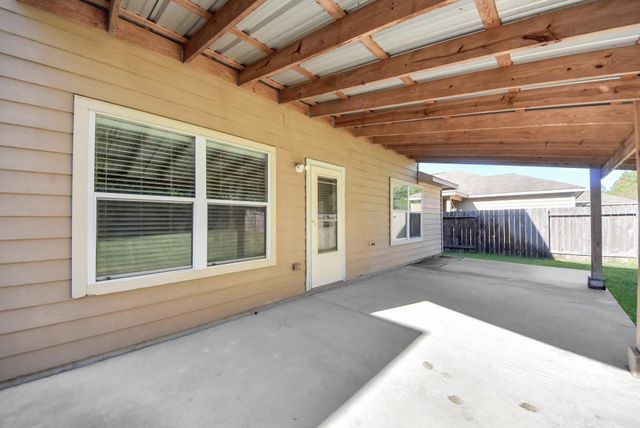 9967 Sterling Place Drive, Conroe, TX 77303