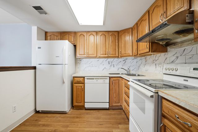 2371 Deerpath Drive 305, Schererville, IN 46375