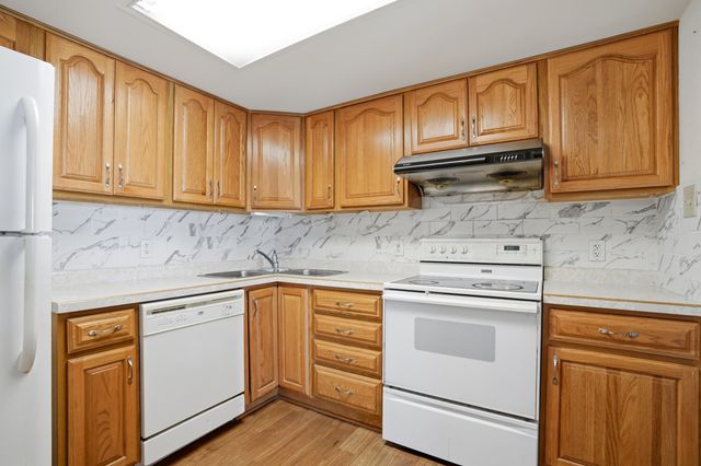 2371 Deerpath Drive 305, Schererville, IN 46375