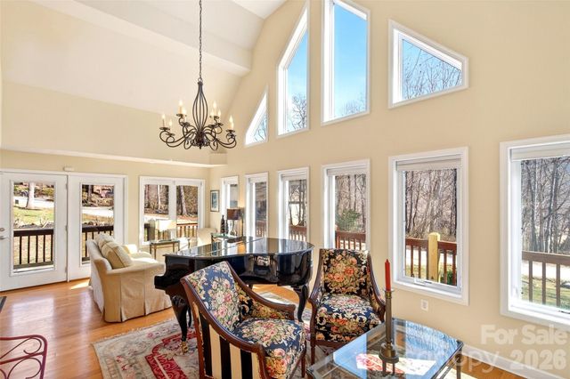 741 Blue Ridge Drive N, Marion, NC 28752