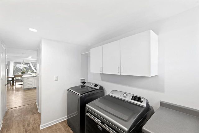 987 Lake Country COURT, Oconomowoc, WI 53066