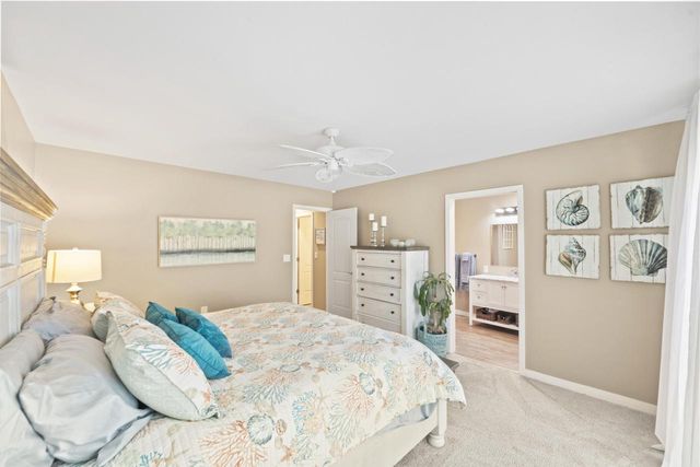 987 Lake Country COURT, Oconomowoc, WI 53066