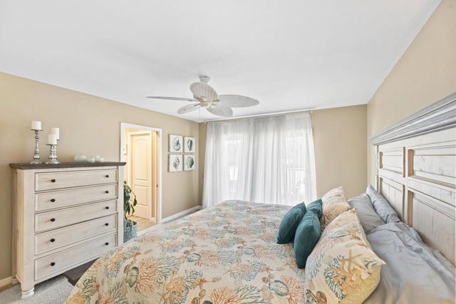 987 Lake Country COURT, Oconomowoc, WI 53066