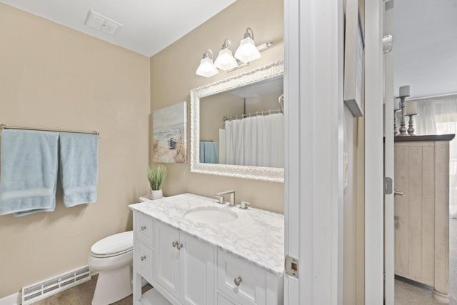 987 Lake Country COURT, Oconomowoc, WI 53066