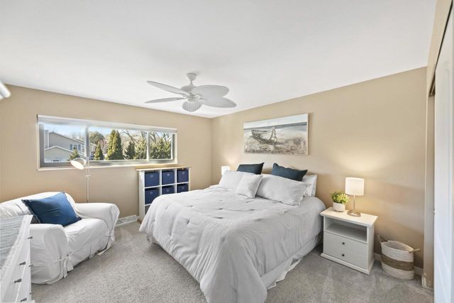 987 Lake Country COURT, Oconomowoc, WI 53066