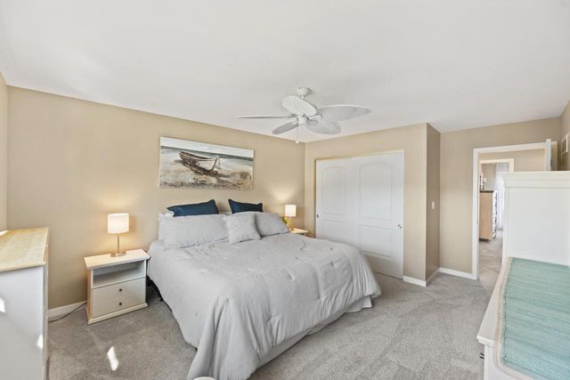 987 Lake Country COURT, Oconomowoc, WI 53066