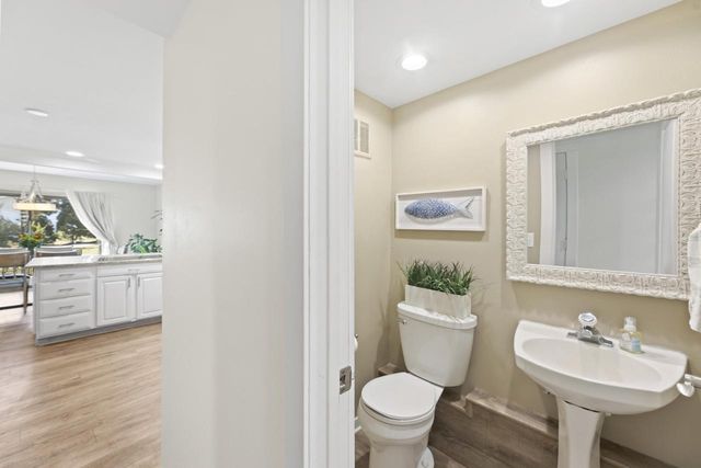 987 Lake Country COURT, Oconomowoc, WI 53066