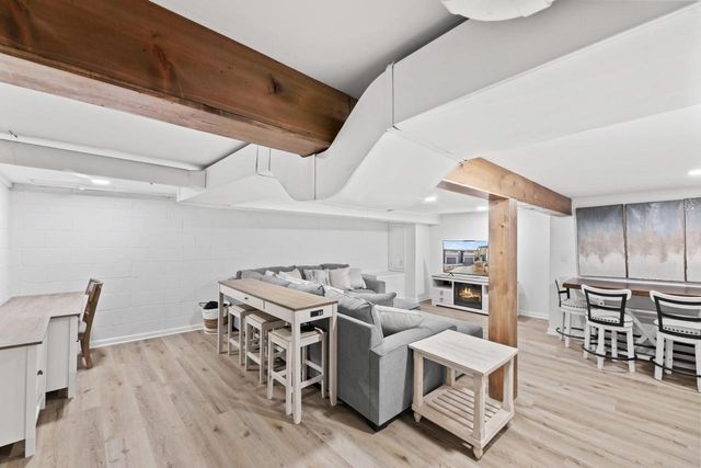 987 Lake Country COURT, Oconomowoc, WI 53066