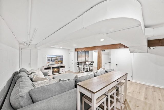 987 Lake Country COURT, Oconomowoc, WI 53066