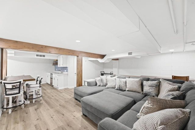 987 Lake Country COURT, Oconomowoc, WI 53066