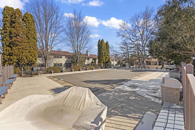 987 Lake Country COURT, Oconomowoc, WI 53066