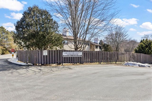 987 Lake Country COURT, Oconomowoc, WI 53066