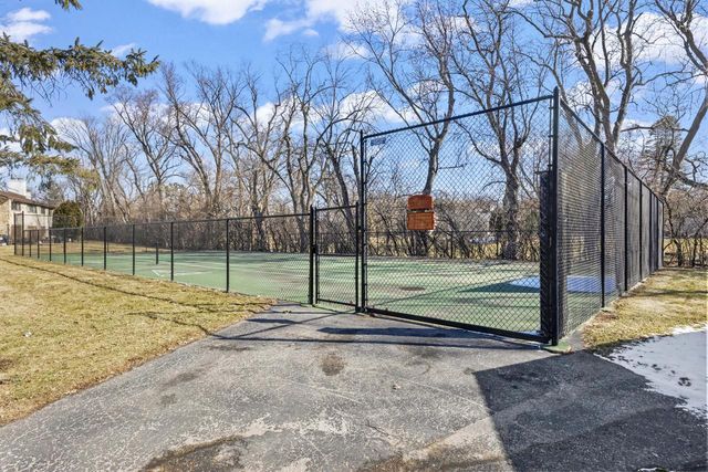 987 Lake Country COURT, Oconomowoc, WI 53066