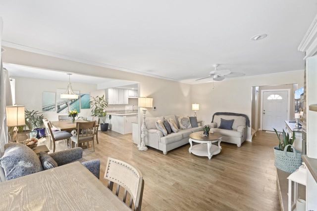 987 Lake Country COURT, Oconomowoc, WI 53066