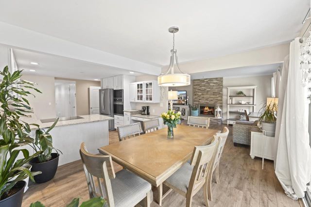 987 Lake Country COURT, Oconomowoc, WI 53066