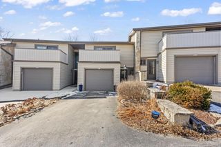 987 Lake Country COURT, Oconomowoc, WI 53066