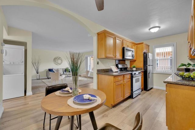 5511 Adelaide Avenue 27, San Diego, CA 92115