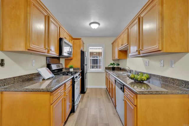 5511 Adelaide Avenue 27, San Diego, CA 92115