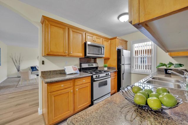 5511 Adelaide Avenue 27, San Diego, CA 92115