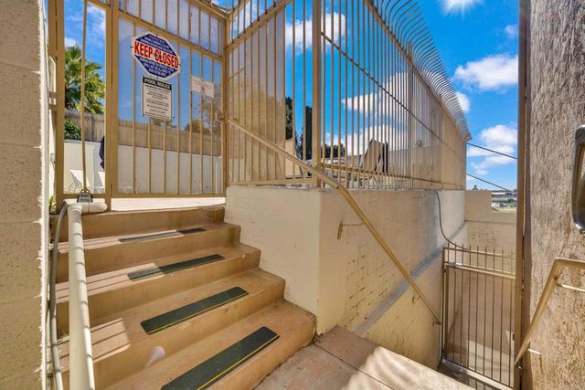 5511 Adelaide Avenue 27, San Diego, CA 92115