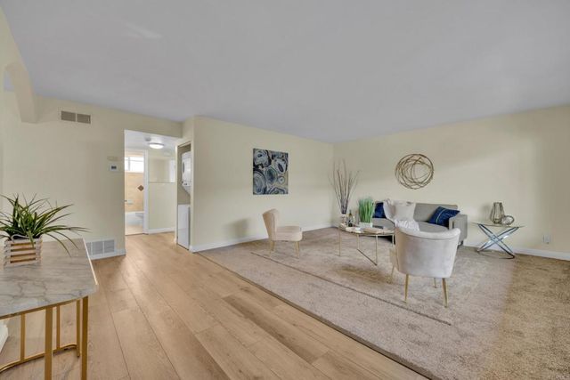 5511 Adelaide Avenue 27, San Diego, CA 92115