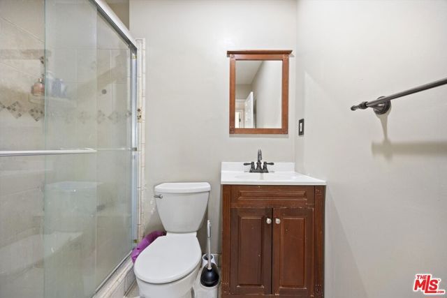 2121 Westhaven Avenue, Bakersfield, CA 93304