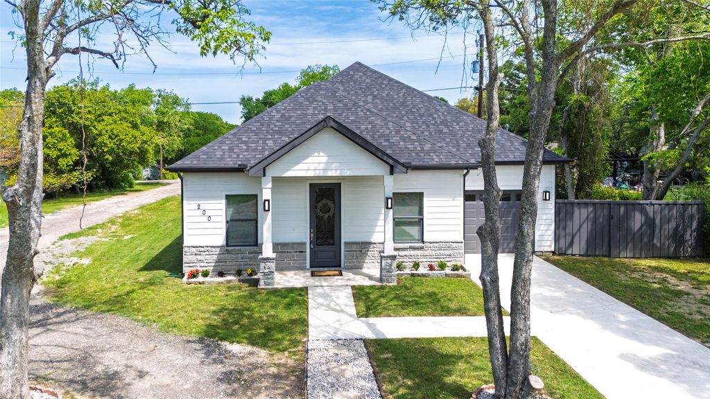 200 Opal Drive, West Tawakoni, TX 75474