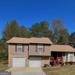 3325 Estate Lake Drive, Fairburn, GA 30213
