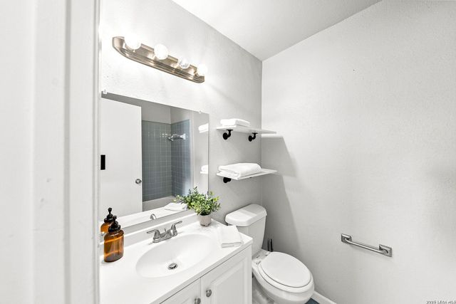 5803 WOODHOLLOW, San Antonio, TX 78218