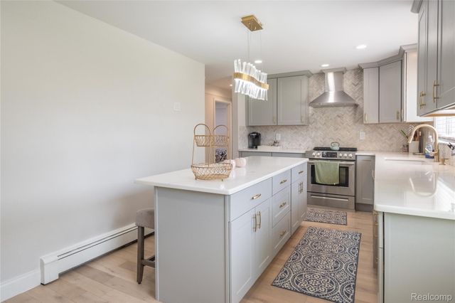 30853 Rockdale Avenue, Farmington, MI 48336